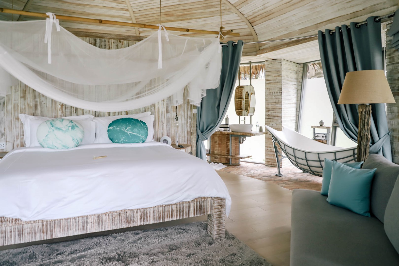 หนีไปเกาะยาวน้อยให้จิตใจได้พักผ่อน ใช้ชีวิตนิ่งๆ แต่ Luxury ที่ TreeHouse Villas